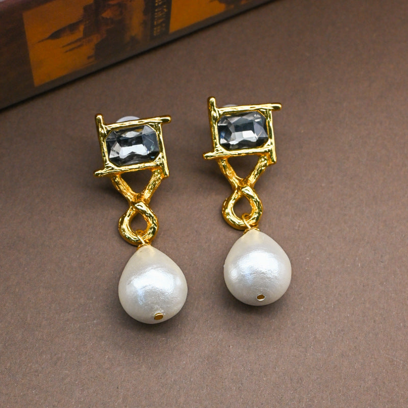 Vintage Geometric Pearl Drop Earrings – Gold with Crystal
