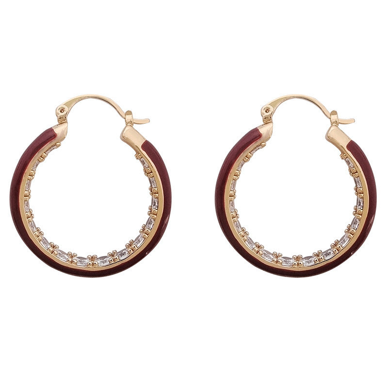 Boucles d’oreilles créoles dorées avec détails émaillés et strass