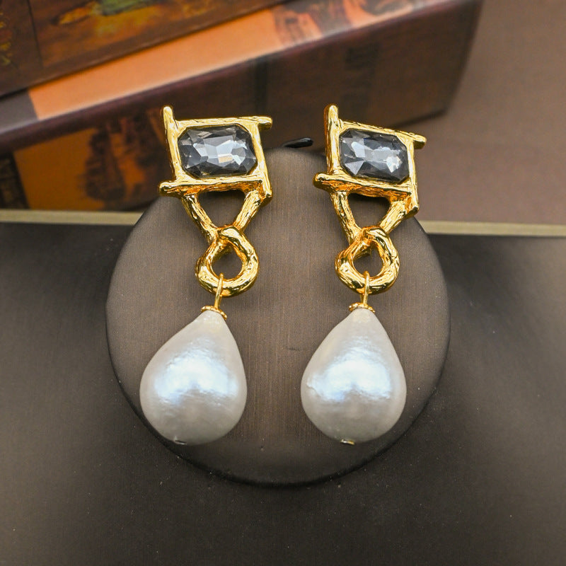 Vintage Geometric Pearl Drop Earrings – Gold with Crystal