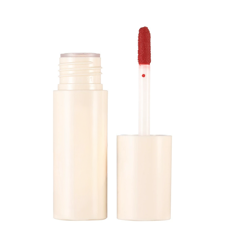 Boue à lèvres soyeuse – Texture mousseuse, fini mat et velouté, teinte claire, longue tenue, prix abordable