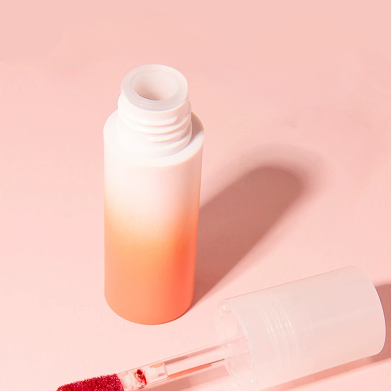 Nouvelle boue à lèvres été – Texture veloutée, fini mat doux et sensuel, non asséchant, longue tenue, teinte claire