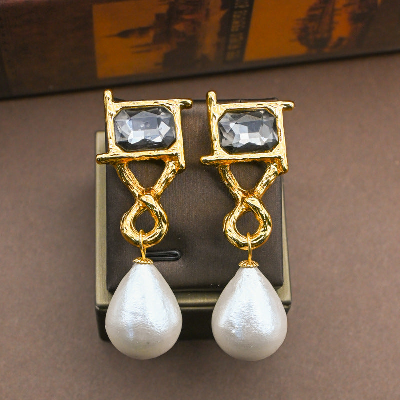 Vintage Geometric Pearl Drop Earrings – Gold with Crystal